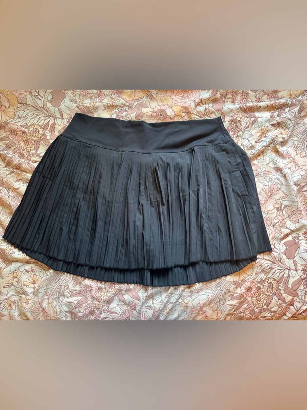 B65 Gilly Hicks Black Pleated Tennis Skort